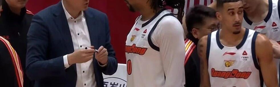 亚冠-央视直播！广东男篮再战上海，三国手缺阵内线劣势明显，凶多吉少